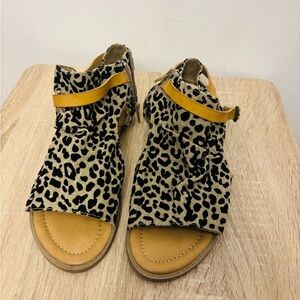 Blowfish Bluemoon animal print Shoe Sandals Size 8